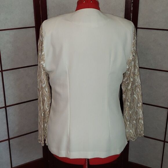 Dani-An USA Lacy Cream Gold Embroidered Stitch Designed Open-faced Jacket - Picture 4 of 9